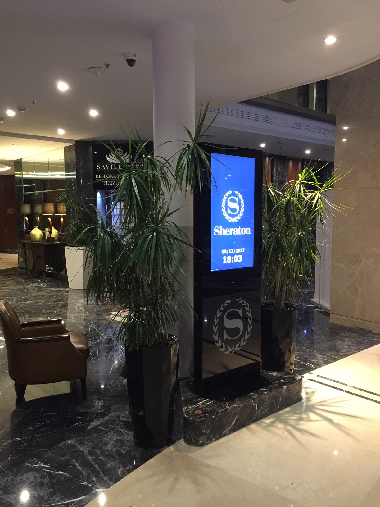 Hotel Resepsiyon Bilgi Ekranı - 32 Inch FULL HD 7/24 400 Nit Endüstriyel Signage Monitör