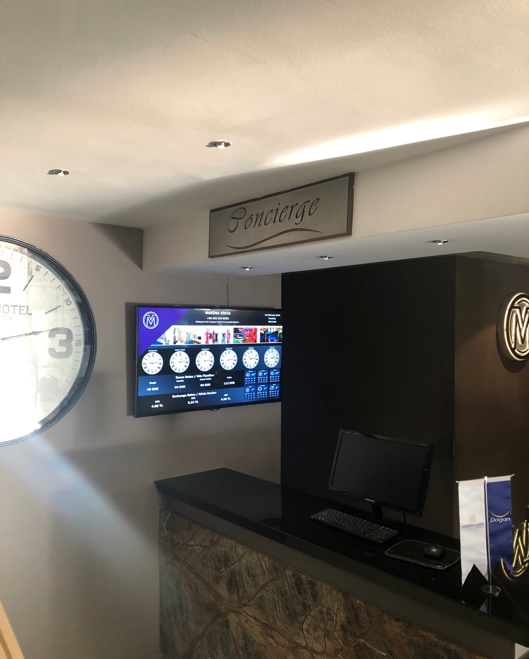 Hotel Resepsiyon Bilgi Ekranı - 75 Inch Ultra HD 7/24 500 Nit Endüstriyel Signage Monitör